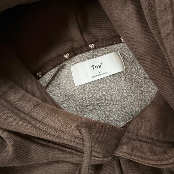 Aritzia TNA Cropped Hoodie - Picture 4 of 6